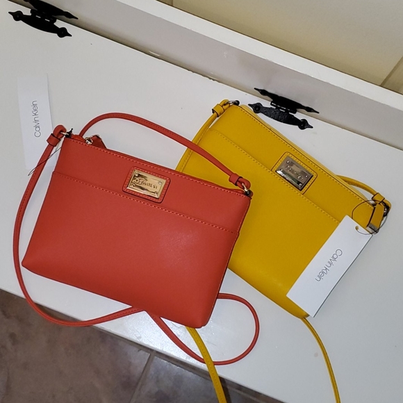 Calvin Klein Cross Body Shoulder Bag - Picture 2 of 3